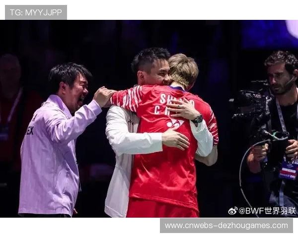 场边教练孙俊捶打乔斌登热搜，网友调侃-喜悦的暴力-